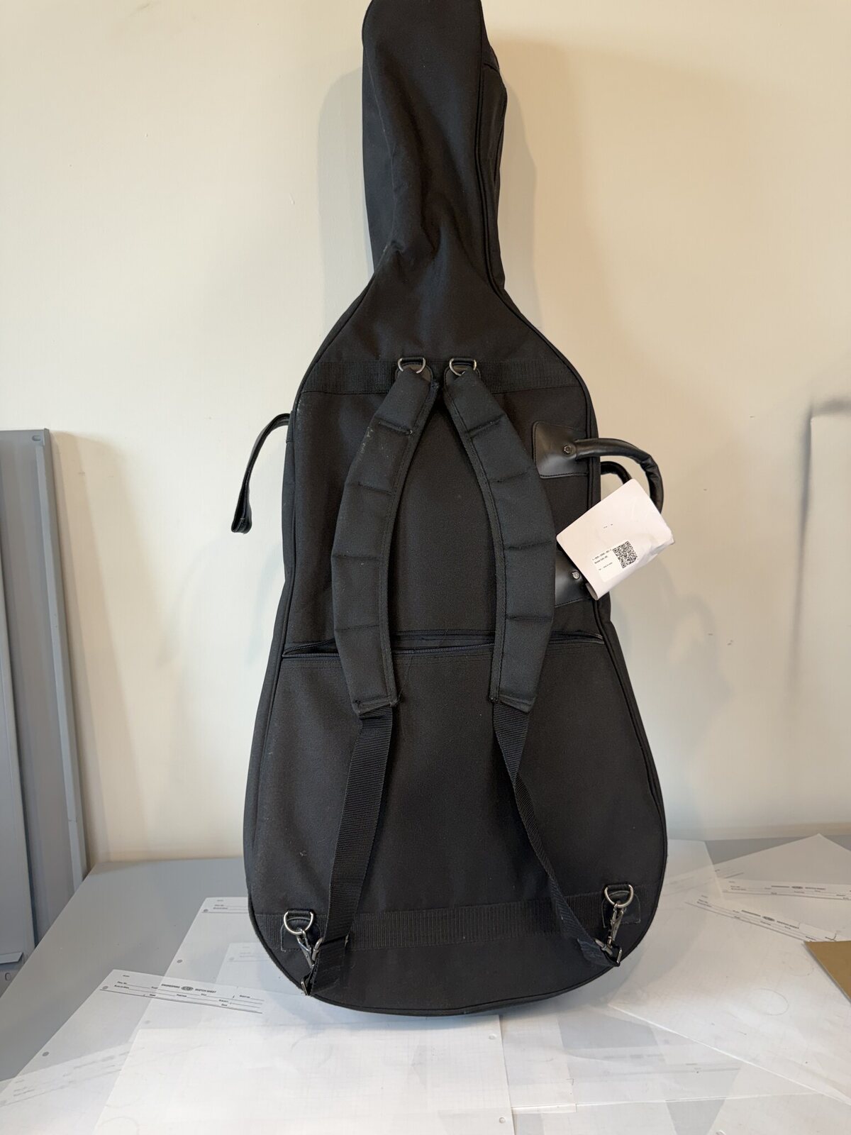 Padded cello gig bag with backpack straps included with this instrument