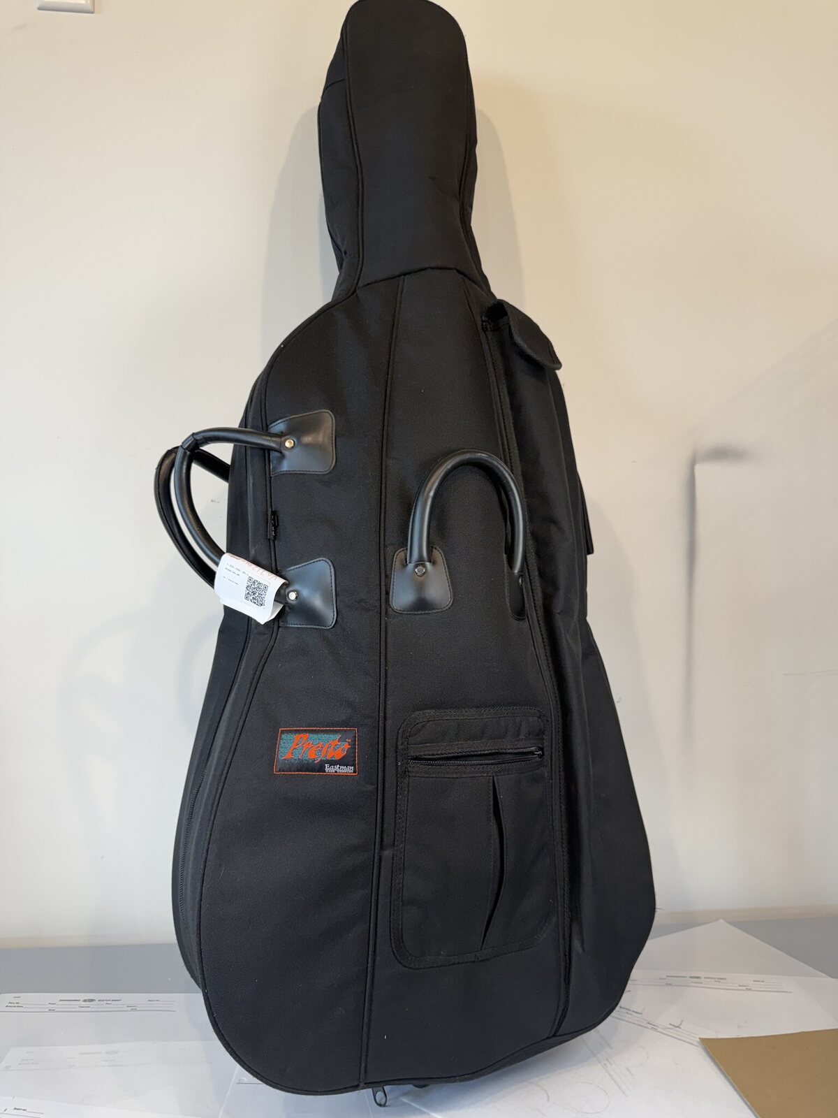 Presto by Eastman padded cello gig bag included with this instrument