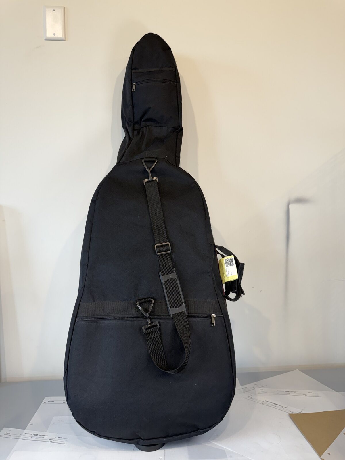 Padded cello gig bag with backpack straps included with this instrument