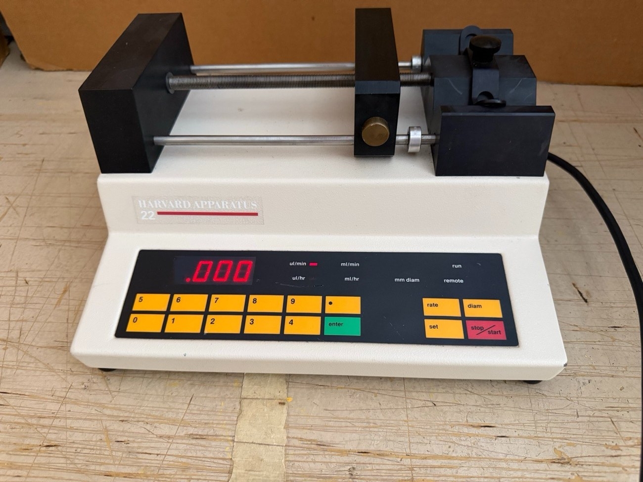 Harvard Apparatus Model 22 Dual Syringe Pump Microprocessor 980532 - Powers On — view 1